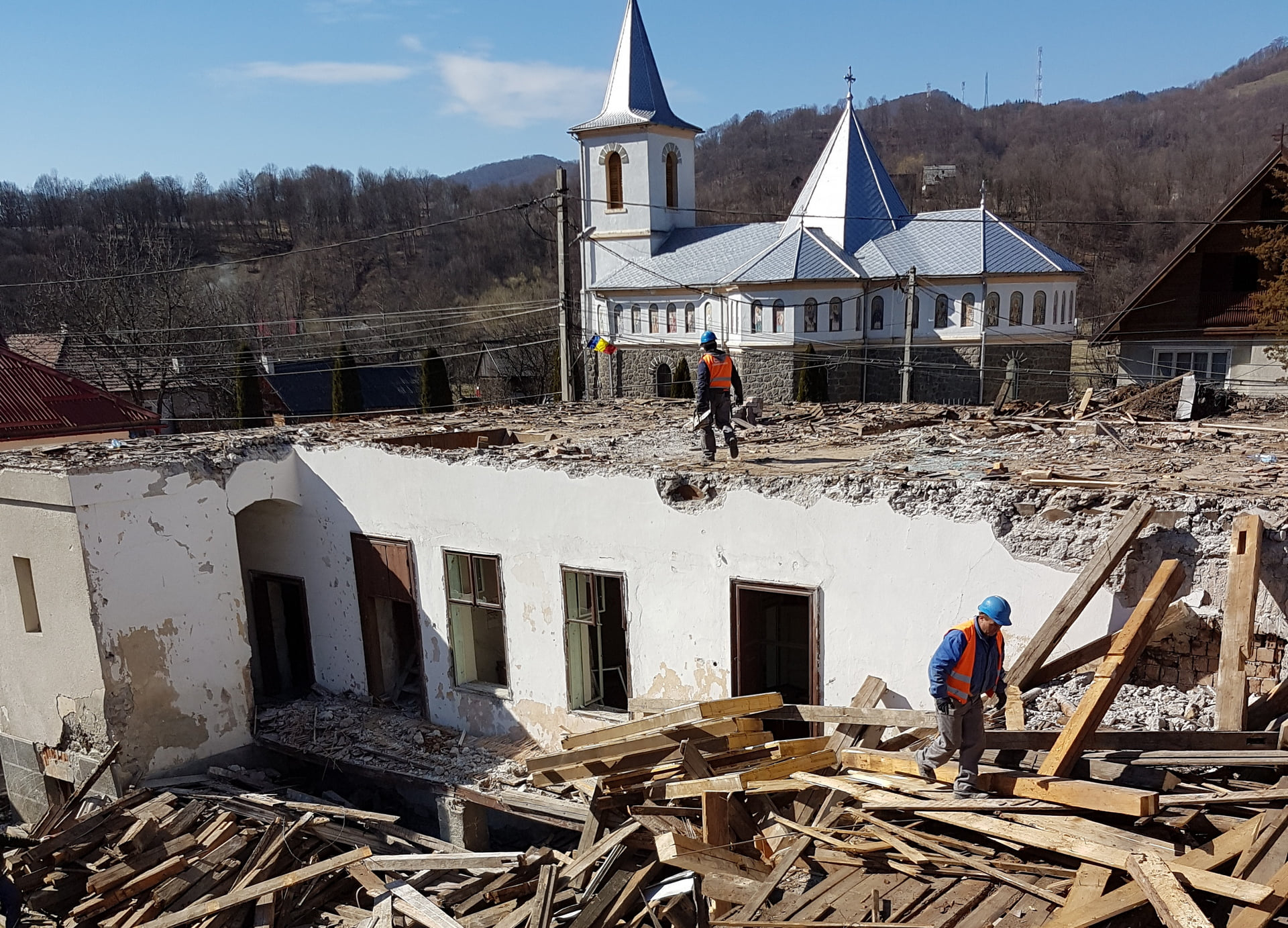 Demolare construcție Cămin Cultural Răstolița, Județul Mureș, 2017